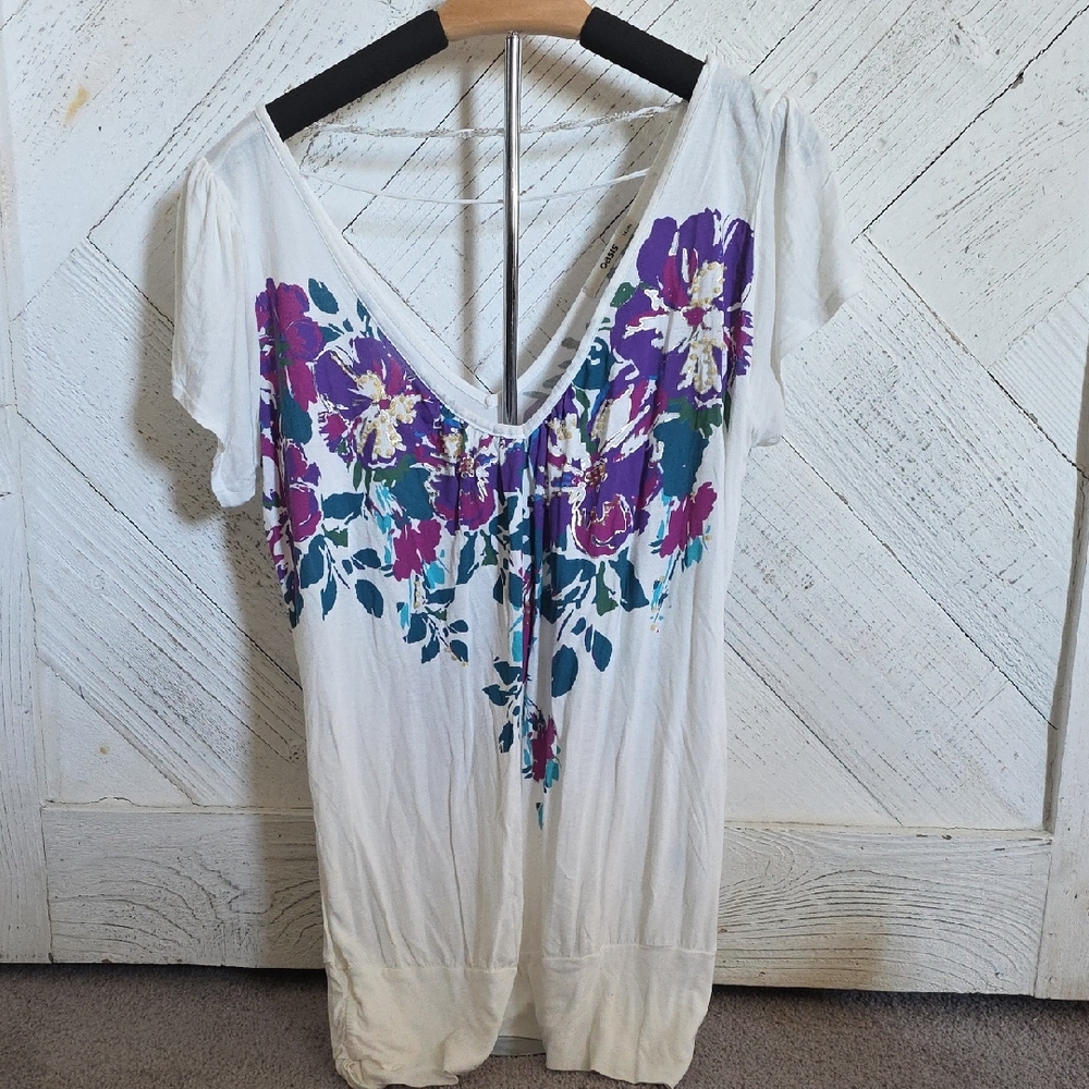 Oasis White and Purple Floral V-Neck Top